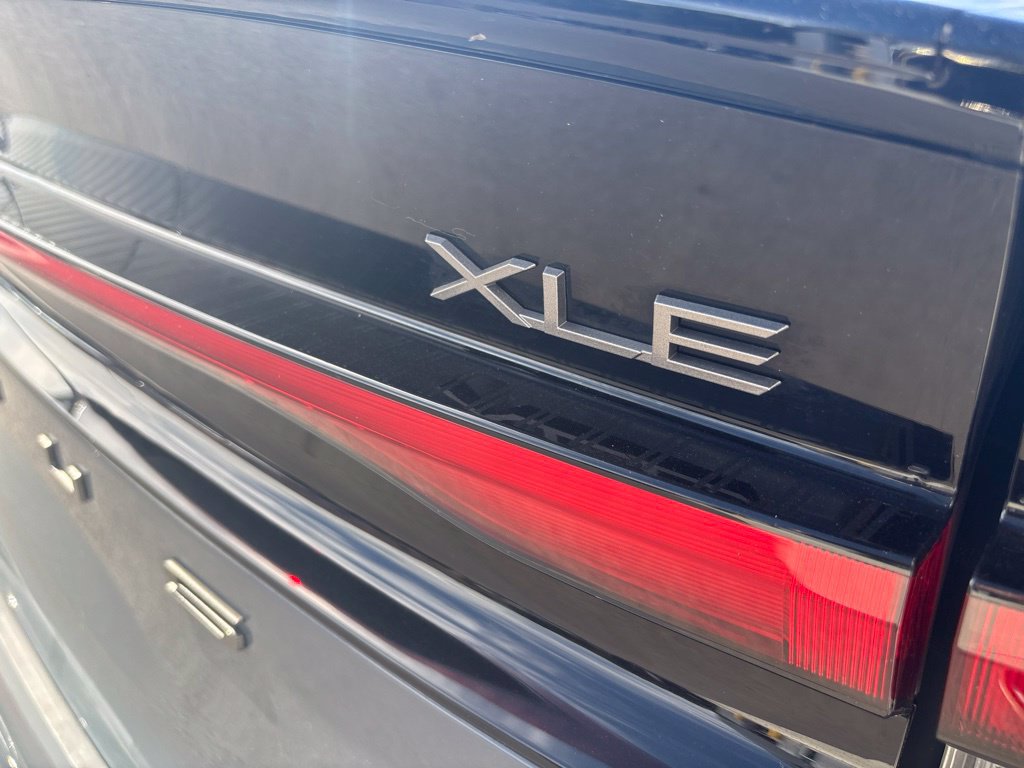 Used 2024 Toyota Prius XLE FWD image 17