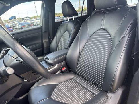 Used 2023 Toyota Highlander XSE FWD image 16