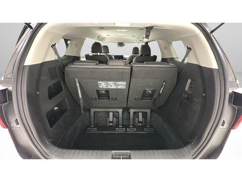 Used 2025 Kia Carnival FWD image 24