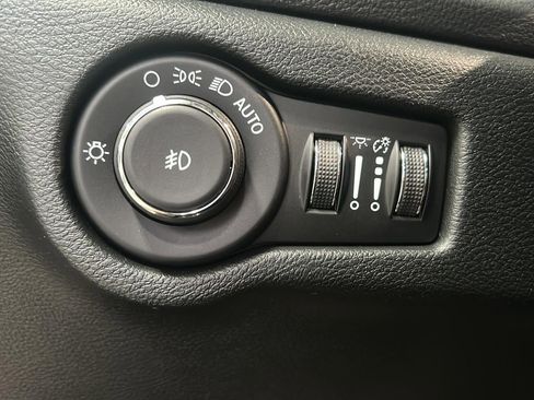 New 2026 Chrysler Pacifica Limited image 15