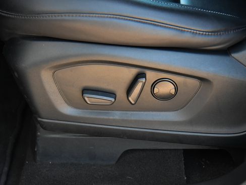 Used 2023 Ford Explorer XLT w/ Equipment Group 202A RWD image 16