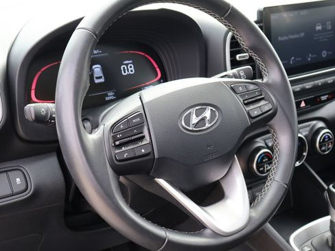 Used 2025 Hyundai Venue SEL FWD image 23