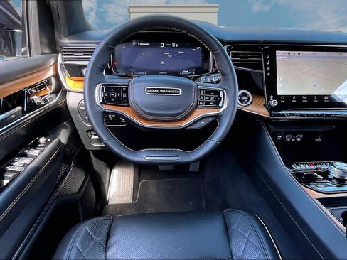 Used 2024 Jeep Grand Wagoneer Series III image 5