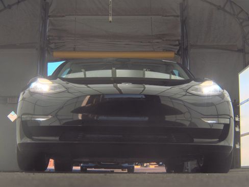 Used 2018 Tesla Model 3 Long Range image 3