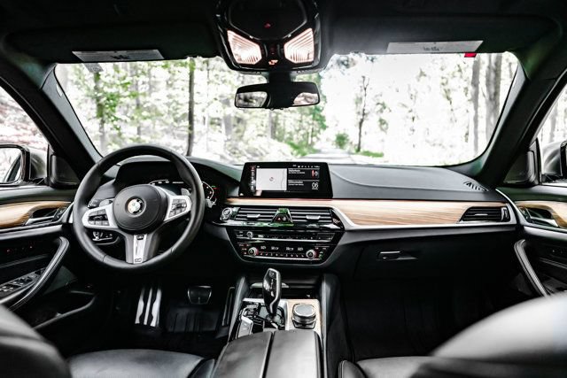Used 2020 BMW M550i xDrive w/ Dynamic Handling Package AWD/4WD image 18