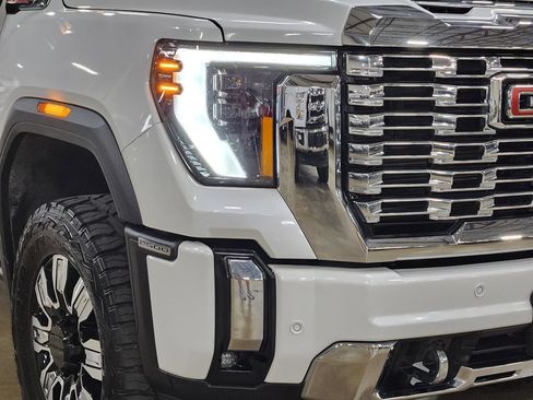 Used 2024 GMC Sierra 2500 Denali w/ Denali Reserve Package AWD/4WD image 13