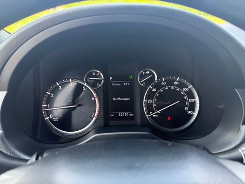 Used 2023 Lexus GX 460 Premium w/ Premium Package image 9