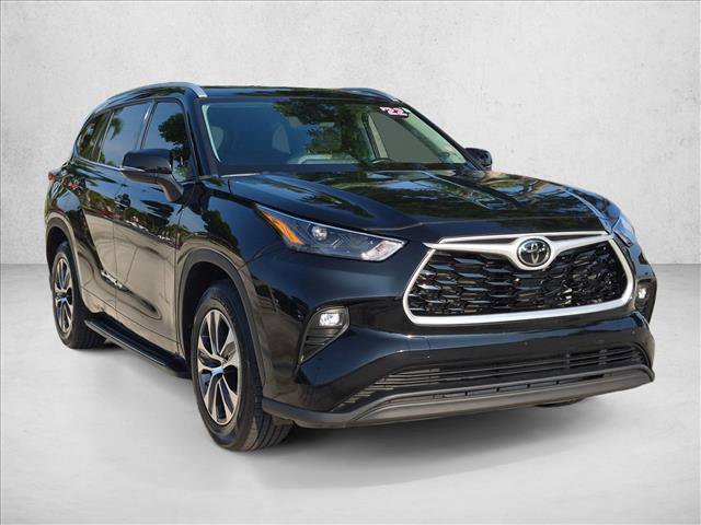 Certified 2022 Toyota Highlander XLE FWD image 3