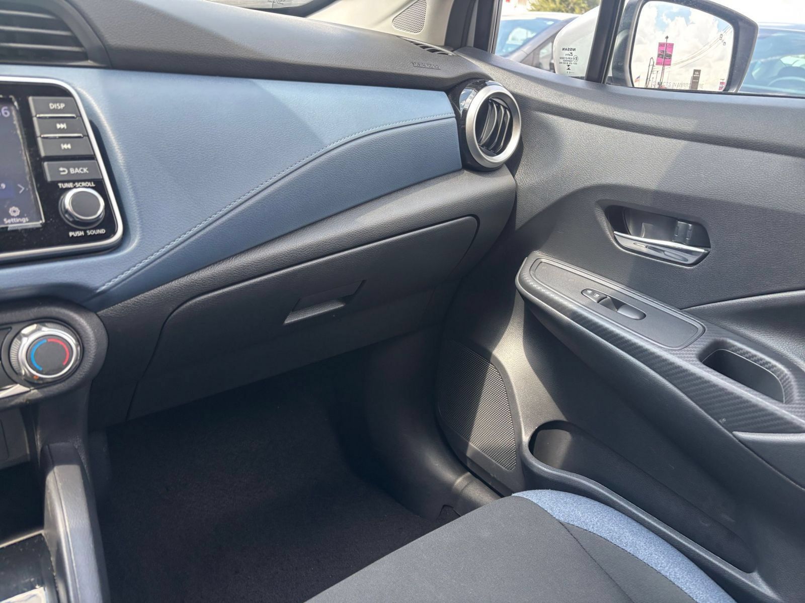 Used 2025 Nissan Versa SV FWD image 32