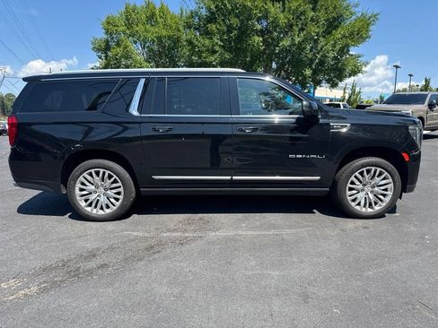 Used 2024 GMC Yukon XL Denali w/ Advanced Technology Package AWD/4WD image 4