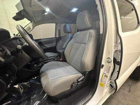 Certified 2022 Toyota Tacoma SR AWD/4WD image 16
