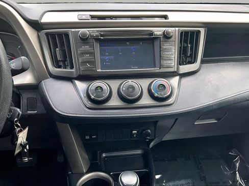 Used 2014 Toyota RAV4 LE FWD image 6