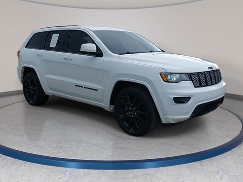 Used 2019 Jeep Grand Cherokee Altitude RWD image 3
