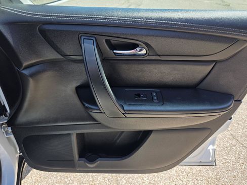 Used 2017 Chevrolet Traverse LT FWD image 26