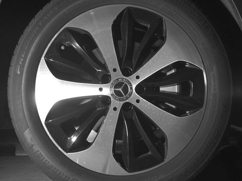 Used 2025 Mercedes-Benz GLB 250 4MATIC image 13