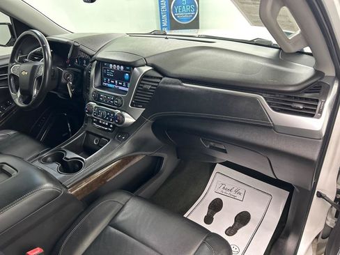 Used 2017 Chevrolet Suburban LT RWD image 15