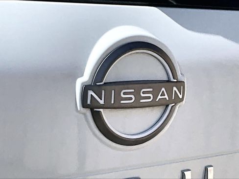 Used 2023 Nissan Rogue S image 33