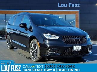 New 2026 Chrysler Pacifica Limited w/ S Appearance Package video 1