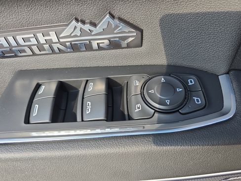 Used 2024 Chevrolet Silverado 1500 High Country w/ High Country Premium Package AWD/4WD image 29