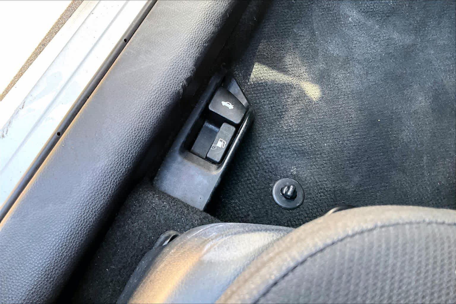 Used 2024 Toyota Corolla LE FWD image 33
