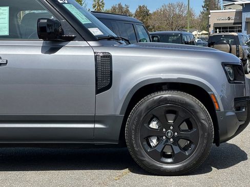 Used 2023 Land Rover Defender 110 SE image 36