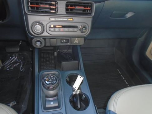 Used 2025 Ford Maverick Lariat AWD/4WD image 16