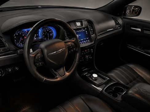 Used 2018 Chrysler 300 S w/ 300S Premium Group RWD image 3