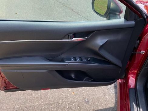 Used 2020 Toyota Camry LE FWD image 12