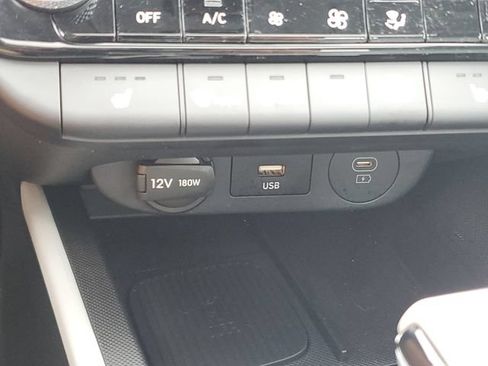 Certified 2025 Hyundai Elantra Limited FWD image 30
