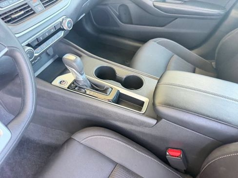 Used 2025 Nissan Altima 2.5 SV FWD image 41