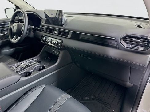 Used 2025 Honda Pilot Touring image 31