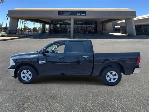 Used 2022 RAM 1500 Classic SLT image 2