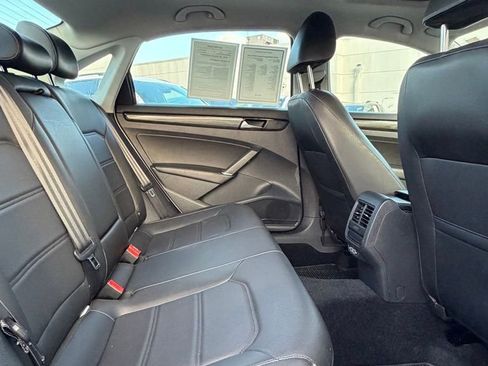 Used 2020 Volkswagen Passat 2.0T R-Line image 10