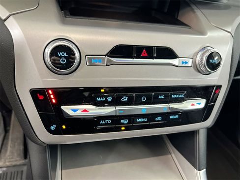 Used 2023 Ford Explorer XLT w/ Equipment Group 202A image 15