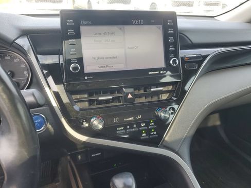 Used 2021 Toyota Camry SE w/ Cold Weather Package FWD image 18