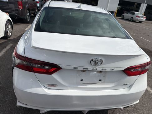 Used 2021 Toyota Camry SE FWD image 4