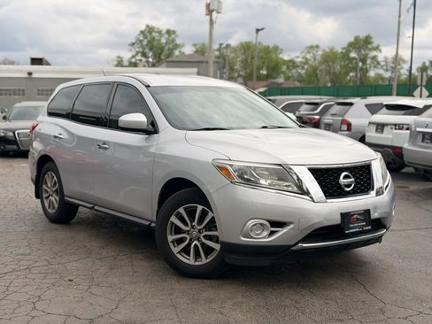 Used 2014 Nissan Pathfinder S FWD image 3