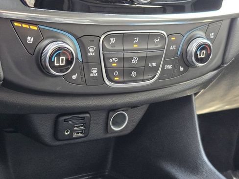 Used 2023 Chevrolet Traverse High Country FWD image 19
