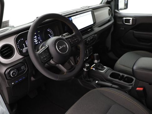 Used 2024 Jeep Wrangler Unlimited w/ Convenience Group image 15