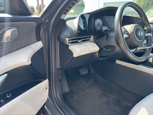 Used 2025 Hyundai Elantra Limited FWD image 36