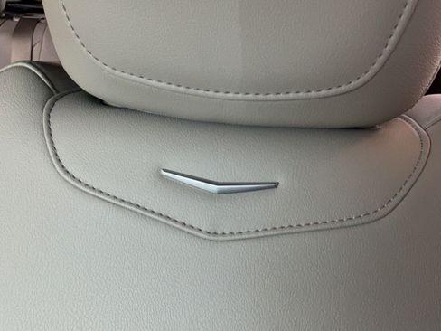 Used 2021 Cadillac XT4 Luxury w/ Cold Weather Package FWD image 25