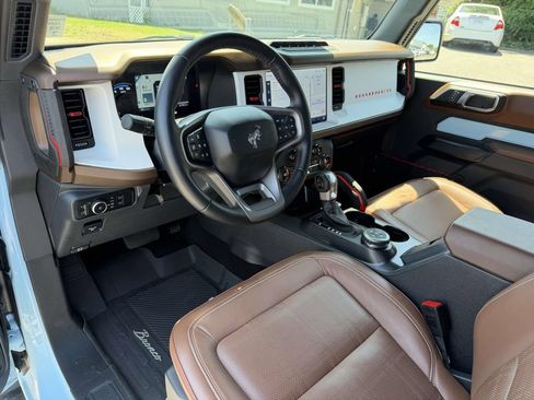 Used 2024 Ford Bronco Heritage Edition AWD/4WD image 2