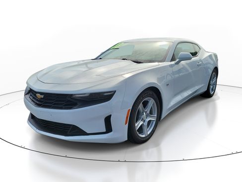 Used 2023 Chevrolet Camaro LT RWD image 3