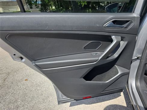 Used 2021 Volkswagen Tiguan SE w/ Panoramic Sunroof Package FWD image 10
