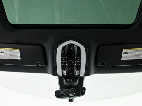 New 2026 Porsche Macan AWD/4WD image 20