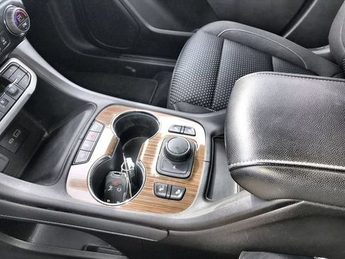 Used 2023 GMC Acadia SLE w/ Driver Convenience Package FWD image 20