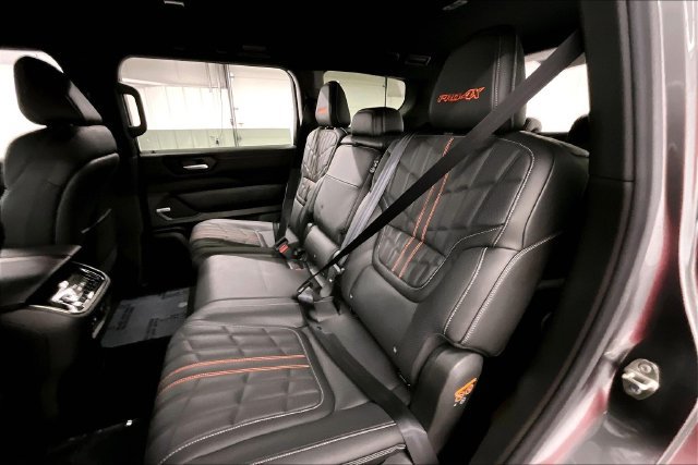 Used 2025 Nissan Armada PRO-4X AWD/4WD image 24