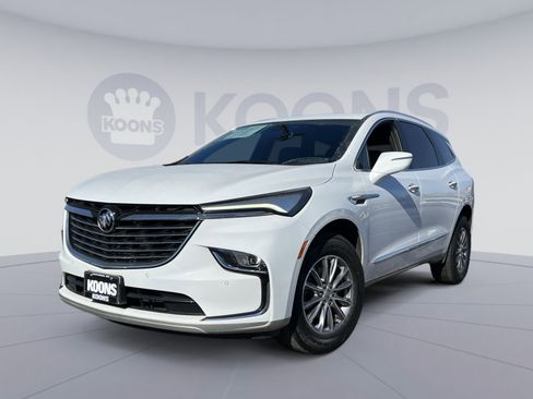 Used 2024 Buick Enclave Essence image 1