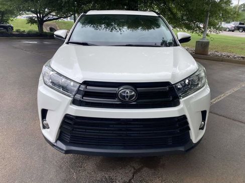 Used 2018 Toyota Highlander SE FWD image 6