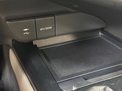 Used 2019 Toyota Camry SE w/ Convenience Package FWD image 41